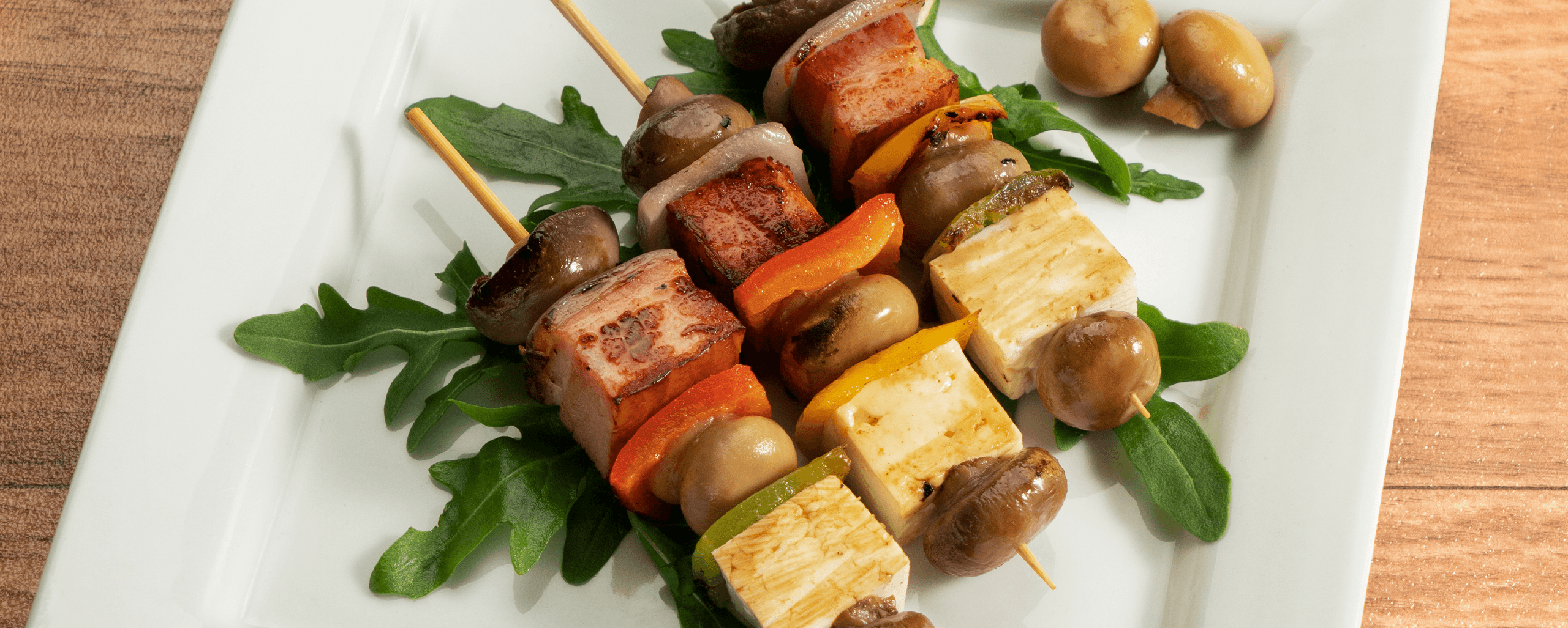 Imagen de Brochetas de Champiñones, tocino y queso panela