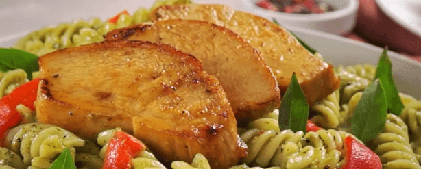 Banner receta Pasta corta con pollo, pesto y Pimiento Morrón