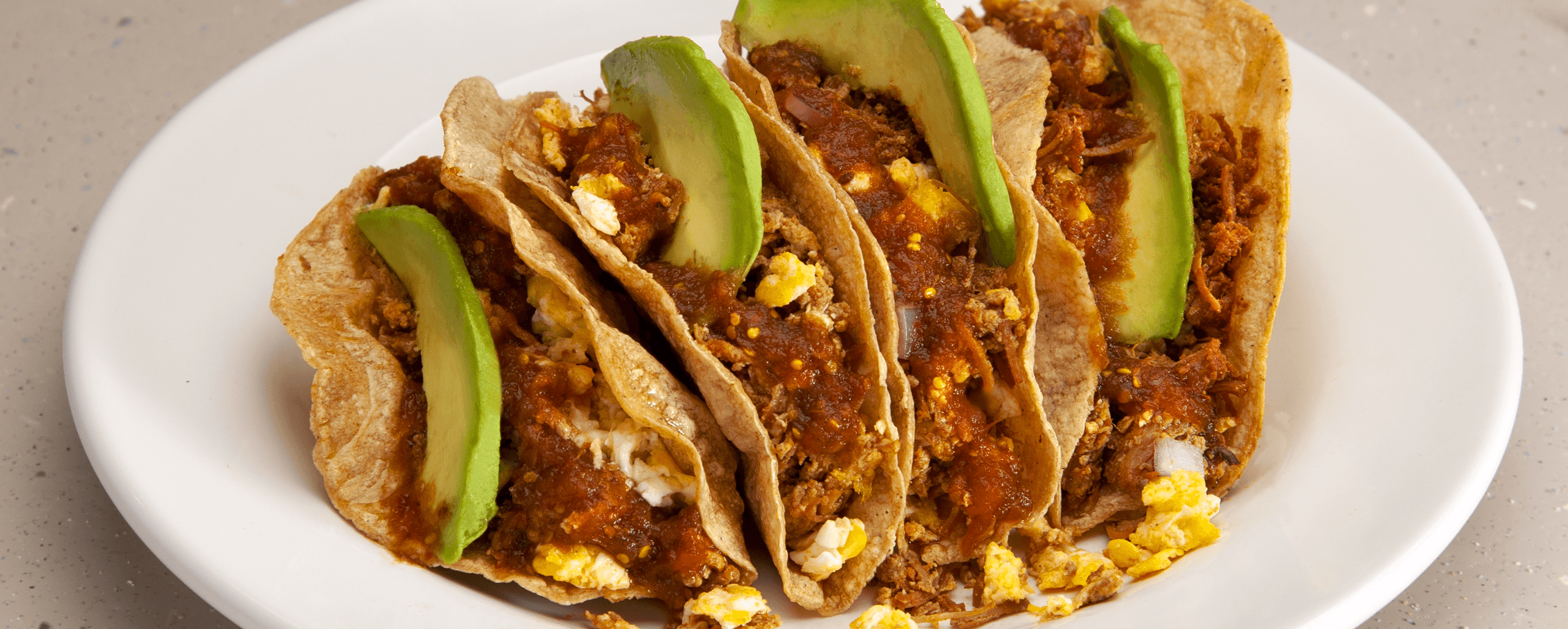 Imagen de Taquitos de huevo con chilorio y Salsa Taquera