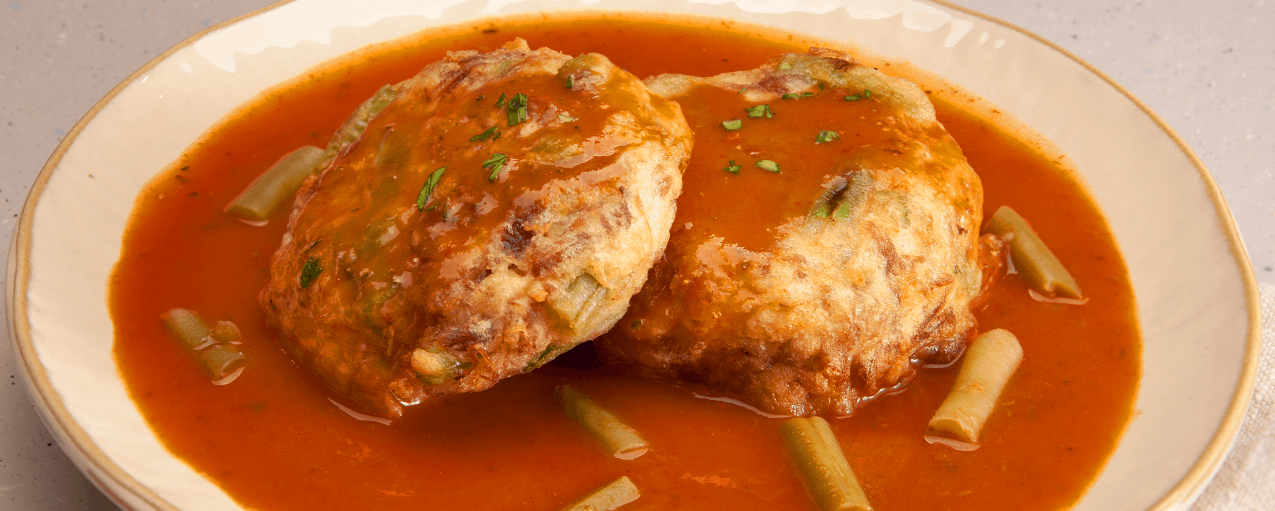 Imagen de Tortitas de ejote con res en salsa de Tomates