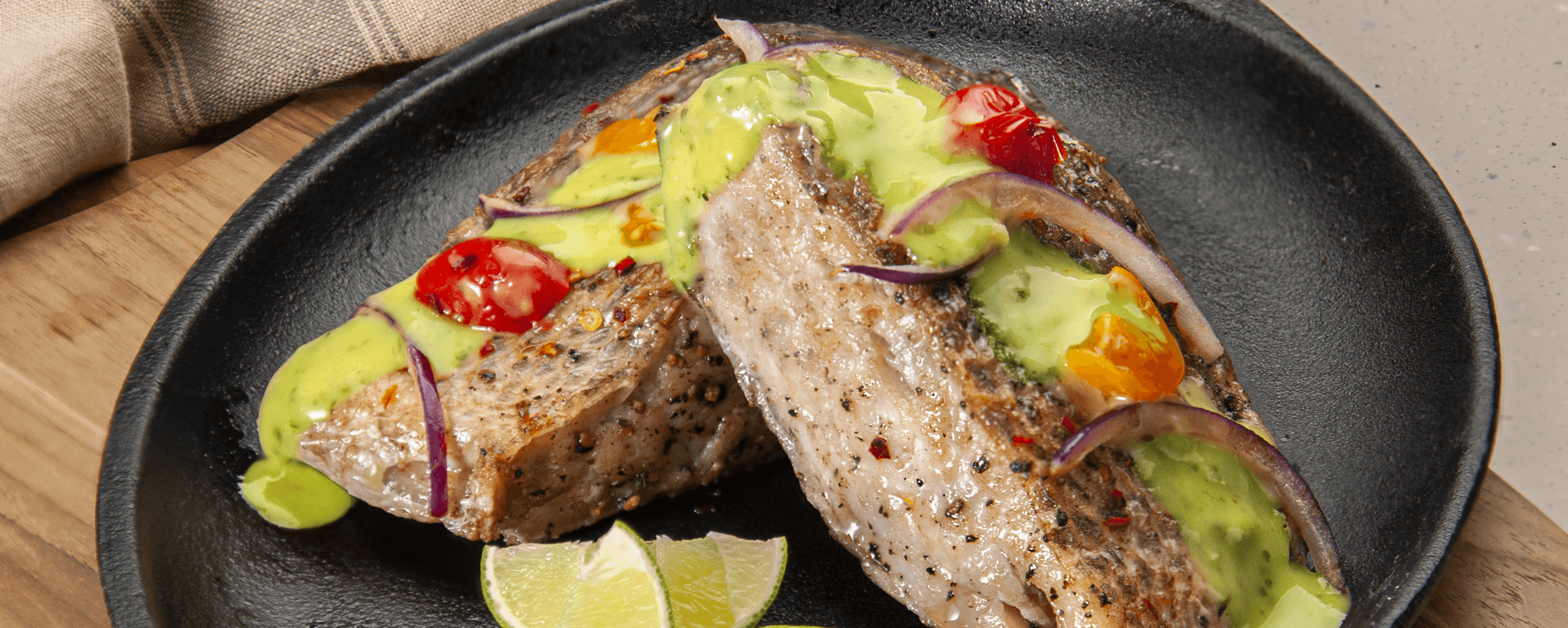 Imagen de Posta de pescado a las brasas marinado con Guacamole