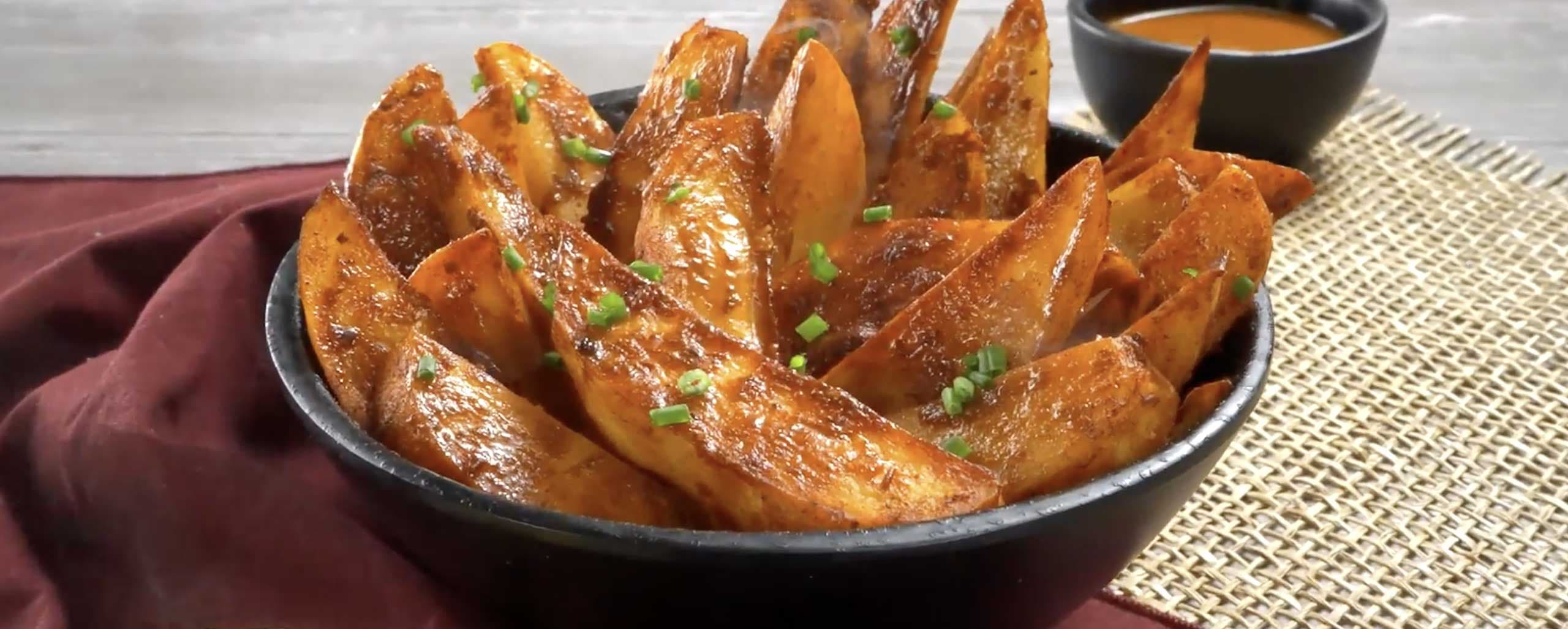 Imagen de Papas gajo especiadas con Salsa de Chile Chilpotle con Mango Herdez