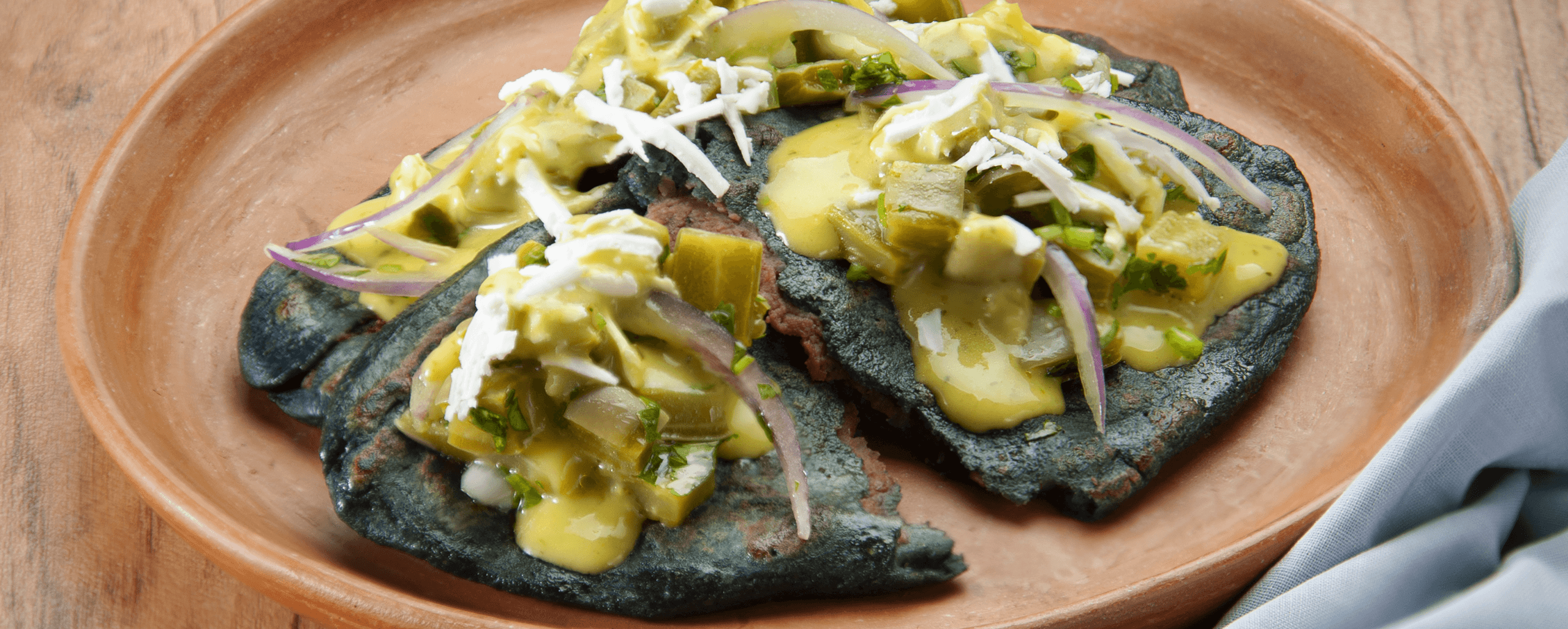 Imagen de Tlacoyos de frijol con Guacamole